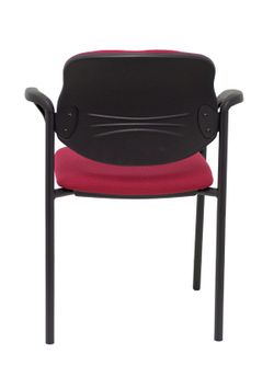 Modelo Styl - Silla confidente de 4 patas, con brazos y estructrua negra - Asiento y respaldo tapizados en tejido BALI color granate