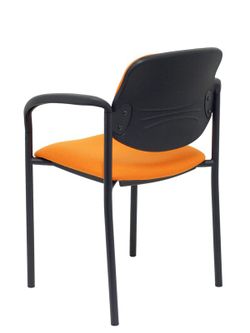 Modelo Styl - Silla confidente de 4 patas, con brazos y estructrua negra - Asiento y respaldo tapizados en tejido BALI color naranja