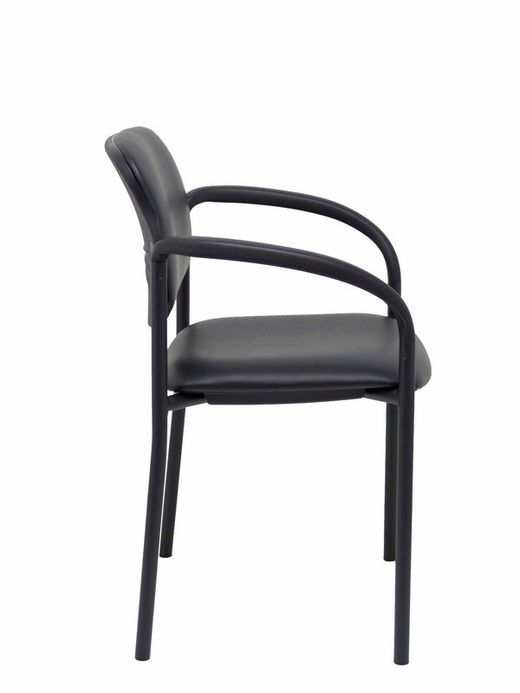 Modelo Styl - Silla confidente de 4 patas, con brazos y estructrua negra - Asiento y respaldo tapizados en tejido similpiel negro