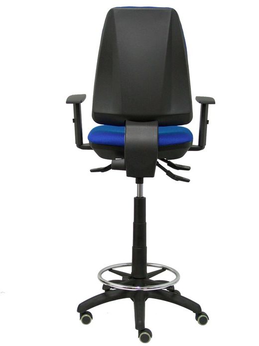 Modelo taburete Elche S - Taburete ergonómico con mecanismo asincro y regulable en altura - Asiento y respaldo tapizados en tejido BALI color azul. Brazos regulables incluidos de serie. Aro reposapiés cromado. Ruedas de parqué.