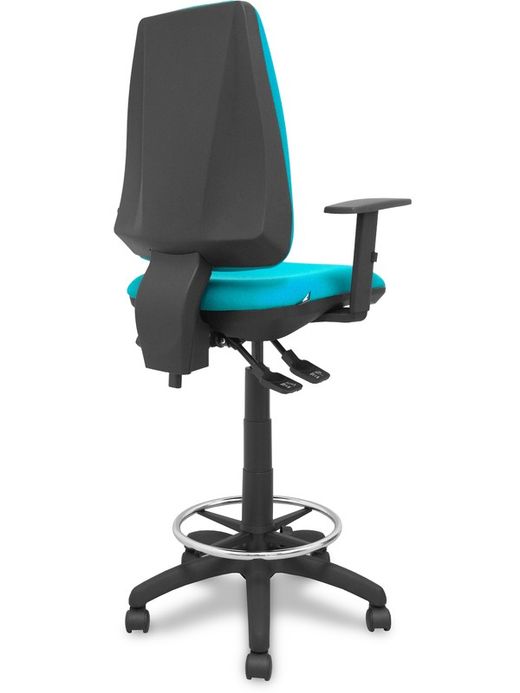 Modelo taburete Elche S - Taburete ergonómico con mecanismo asincro y regulable en altura - Asiento y respaldo tapizados en tejido BALI color verde turquesa. Brazos regulables incluidos de serie. Aro reposapiés cromado.