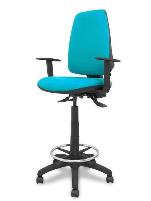 Modelo taburete Elche S - Taburete ergonómico con mecanismo asincro y regulable en altura - Asiento y respaldo tapizados en tejido BALI color verde turquesa. Brazos regulables incluidos de serie. Aro reposapiés cromado.