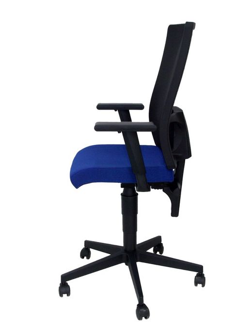Modelo TakTik - Silla de oficina ergonómica con mecanismo de contacto permanente de doble maneta, brazos regulables y refuerzo lumbar - Respaldo de malla transpirable en color negro y asiento tapizado en tejido BALI color azul