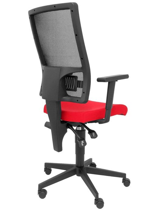 Modelo Taktik - Silla de oficina ergonómica con mecanismo de contacto permanente de doble maneta, brazos regulables y refuerzo lumbar - Respaldo de malla transpirable en color negro y asiento tapizado en tejido BALI color rojo.