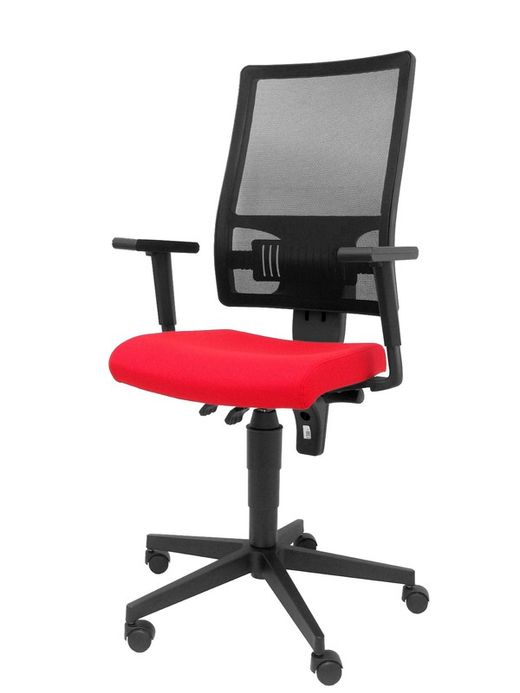 Modelo Taktik - Silla de oficina ergonómica con mecanismo de contacto permanente de doble maneta, brazos regulables y refuerzo lumbar - Respaldo de malla transpirable en color negro y asiento tapizado en tejido BALI color rojo.