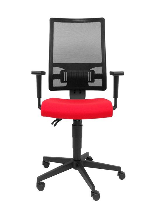 Modelo Taktik - Silla de oficina ergonómica con mecanismo de contacto permanente de doble maneta, brazos regulables y refuerzo lumbar - Respaldo de malla transpirable en color negro y asiento tapizado en tejido BALI color rojo.