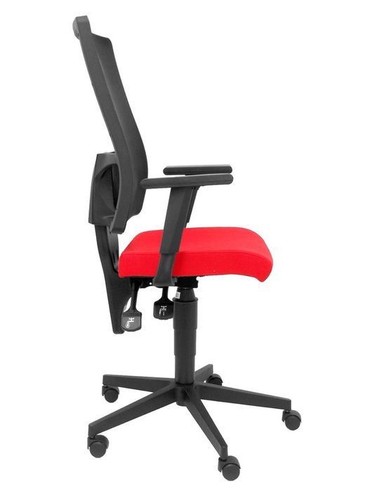 Modelo Taktik - Silla de oficina ergonómica con mecanismo de contacto permanente de doble maneta, brazos regulables y refuerzo lumbar - Respaldo de malla transpirable en color negro y asiento tapizado en tejido BALI color rojo.