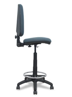 Modelo TAyna  Taburete ergonómico con mecanismo de contacto permanente, regulable en altura y aro reposapiés  Asiento y respaldo tapizados en tejido BALI color gris oscuro