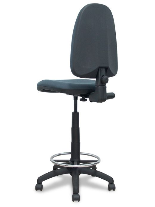Modelo TAyna  Taburete ergonómico con mecanismo de contacto permanente, regulable en altura y aro reposapiés  Asiento y respaldo tapizados en tejido BALI color gris oscuro