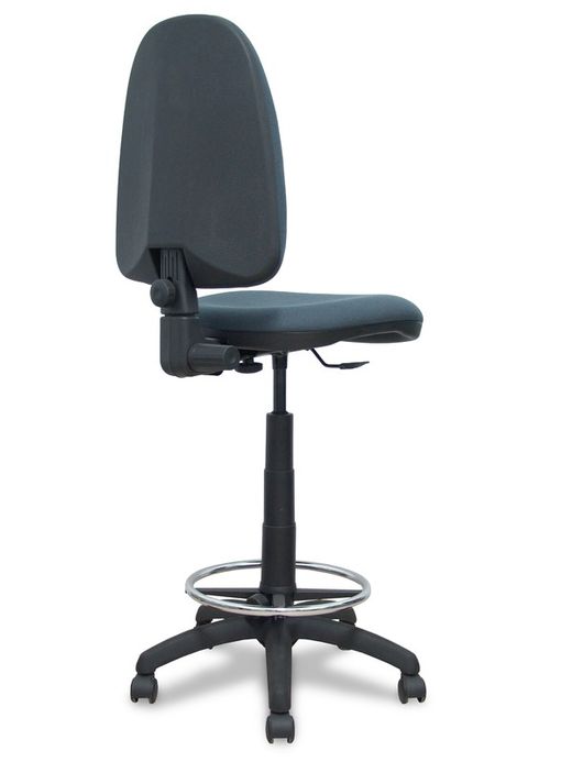 Modelo TAyna  Taburete ergonómico con mecanismo de contacto permanente, regulable en altura y aro reposapiés  Asiento y respaldo tapizados en tejido BALI color gris oscuro