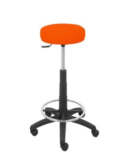 Modelo Tolosa - Taburete de trabajo, giratorio y regulable en altura mediante cilindro de gas (incluye aro reposapiés cromado)  Tapizado en tejido BALI color naranja.