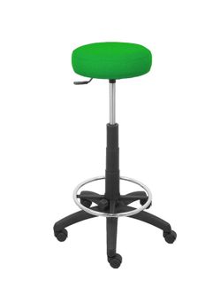 Modelo Tolosa - Taburete de trabajo, giratorio y regulable en altura mediante cilindro de gas (incluye aro reposapiés cromado)  Tapizado en tejido BALI color verde.