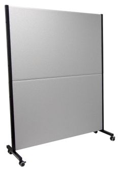 Modelo Valdeganga - Biombo separador con ruedas con freno, para oficinas y centros de trabajo, desmontable y con estructura de color negro - Tapizado en tejido BALI color gris.
