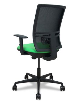 Modelo Yunquera - Silla de oficina ergonómica con mecanismo sincro, brazos regulables y ajustable en altura - Respaldo de malla transpirable en color negro y asiento tapizados en tejido BALI color pistacho.