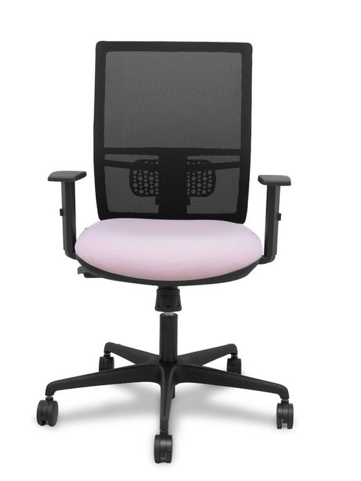 Modelo Yunquera - Silla de oficina ergonómica con mecanismo sincro, brazos regulables y ajustable en altura - Respaldo de malla transpirable en color negro y asiento tapizados en tejido BALI color rosa.