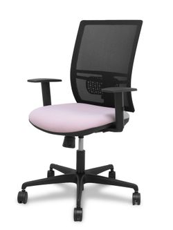 Modelo Yunquera - Silla de oficina ergonómica con mecanismo sincro, brazos regulables y ajustable en altura - Respaldo de malla transpirable en color negro y asiento tapizados en tejido BALI color rosa.