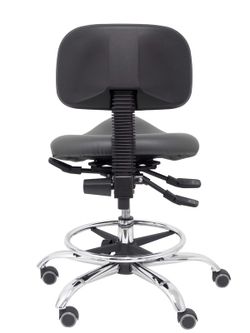 Modelo Zarza -Taburete clínico ergonómico con mecanismo asincro, regulable en altura y ruedas de parqué - Base cromada. Aro reposapiés regulable y cromado. Asiento y respaldo tapizados en tejido similpiel color gris oscuro.