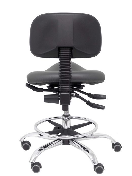 Modelo Zarza -Taburete clínico ergonómico con mecanismo asincro, regulable en altura y ruedas de parqué - Base cromada. Aro reposapiés regulable y cromado. Asiento y respaldo tapizados en tejido similpiel color gris oscuro.