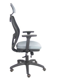 Silla con sistema traslack con malla negra y asiento bali gris con brazos 3D, cabecero regulable