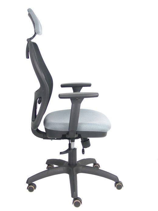Silla con sistema traslack con malla negra y asiento bali gris con brazos 3D, cabecero regulable