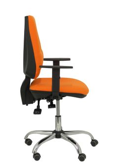 Silla de oficina ergonómica con mecanismo asincro y regulable en altura