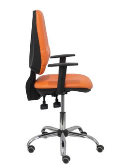 Silla de oficina ergonómica con mecanismo asincro y regulable en altura