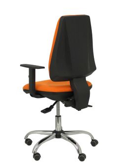 Silla de oficina ergonómica con mecanismo asincro y regulable en altura