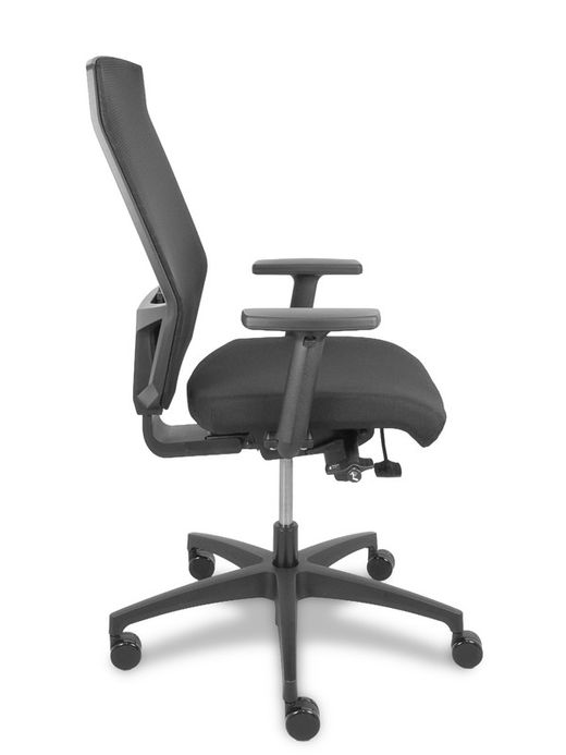 Silla de oficina ergonómica con mecanismo sincro con traslack, regulable en altura - Respaldo de malla y asiento tapizado en tejido polo color negro. Brazos regulables.