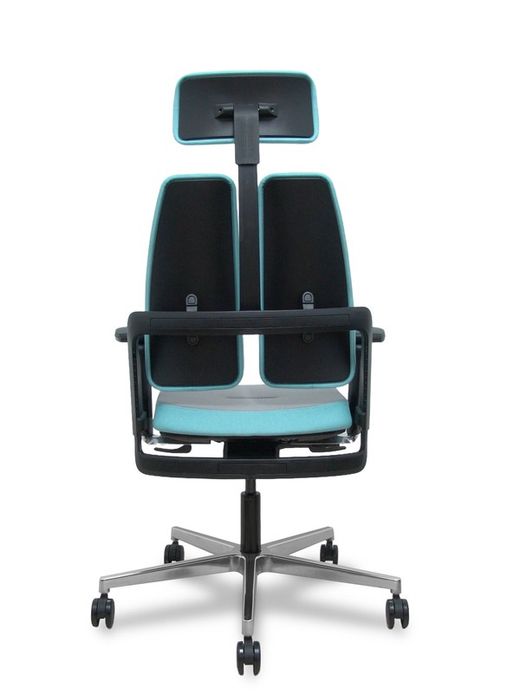 Silla de oficina ergonómica, de alto diseño, con mecanismo X-MOVE en el respaldo, asiento tapizado en tejido era color gris combiando con azul y brazos regulables 4D.