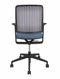 Silla dinámica de trabajo. Mecanismo de auto-tensión con ajuste automático de peso. Respaldo de poliamida perforado.