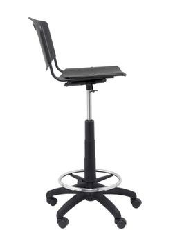 Taburete Robledo giratoria - Taburete de oficina ergonómica, regulable en altura y giratoria 360º -  Asiento y respaldo de plástico de color negro.